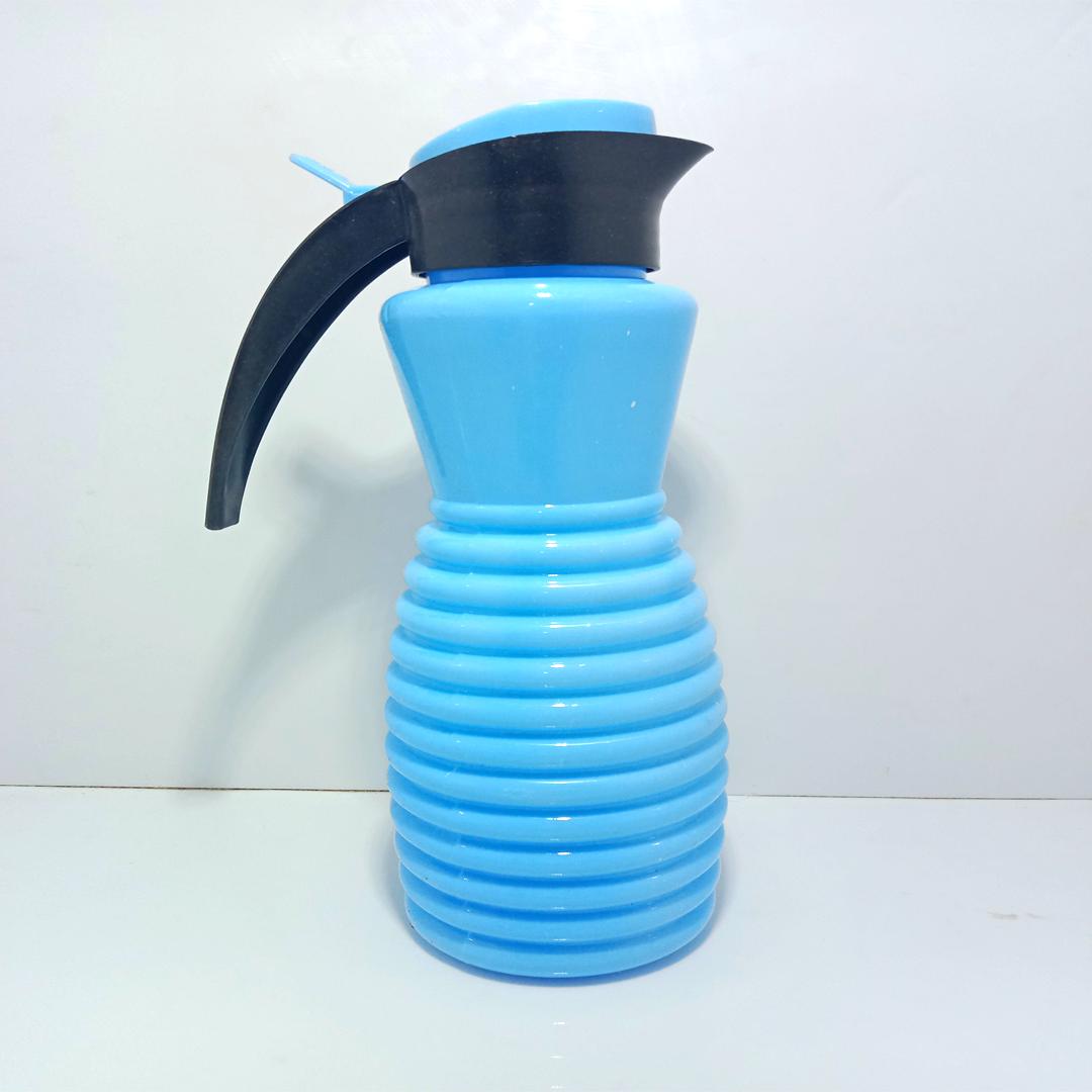 Durable Oil Jug with Easy-Pour Spout and Handle