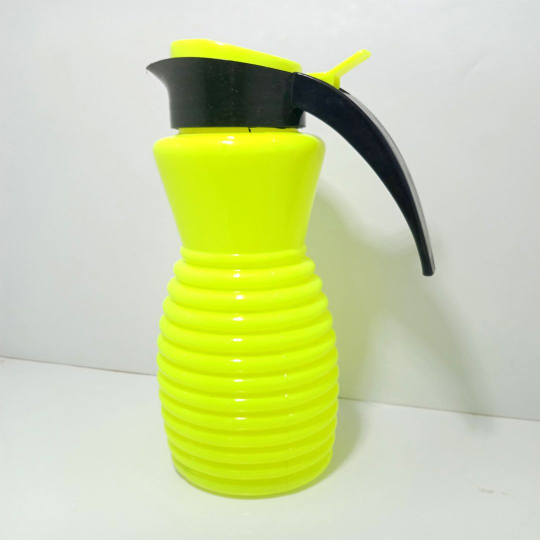 Durable Oil Jug with Easy-Pour Spout and Handle